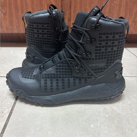 UNDER ARMOUR HOVR Dawn men’s size 8 boots 3025573-002, Black-Black-Jet Gray - Picture 1 of 5